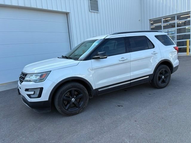 Used 2016 White Ford XLT image 2