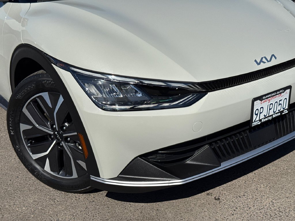 Used 2024 White Kia Light image 6