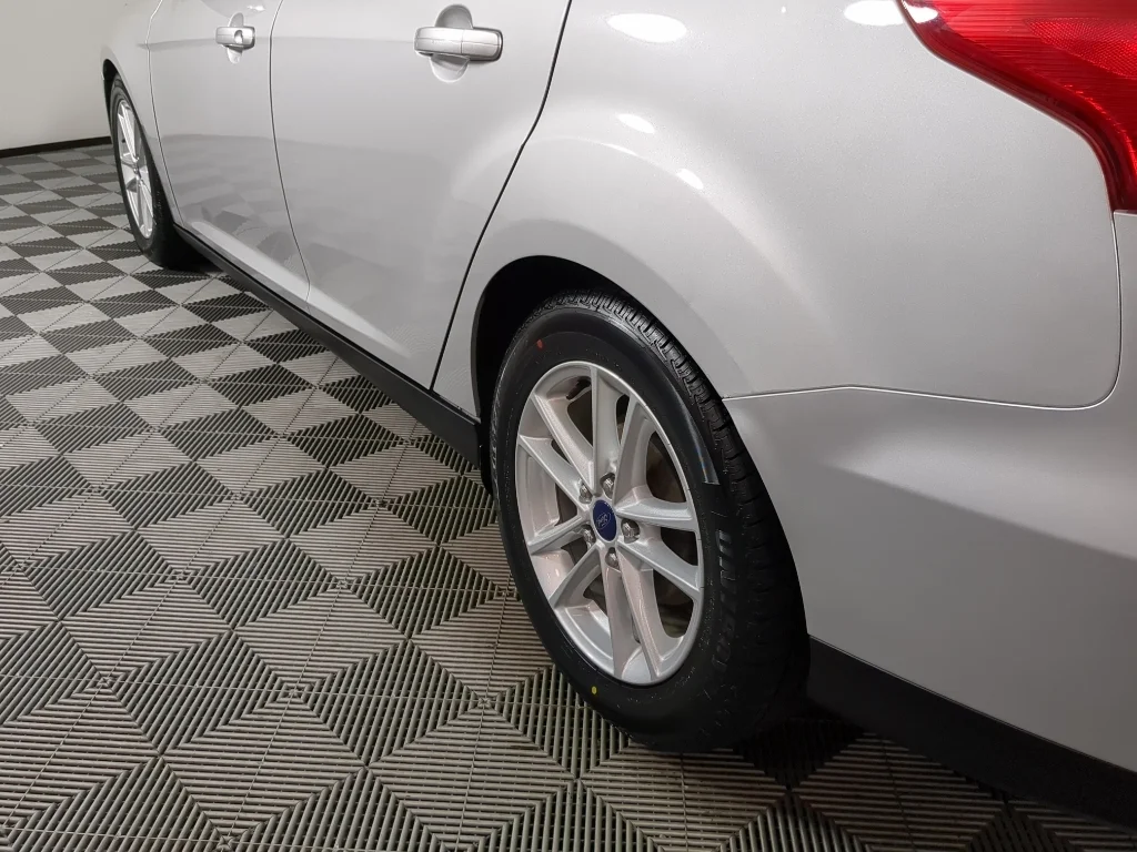 Used 2016 Gray Ford SE image 5