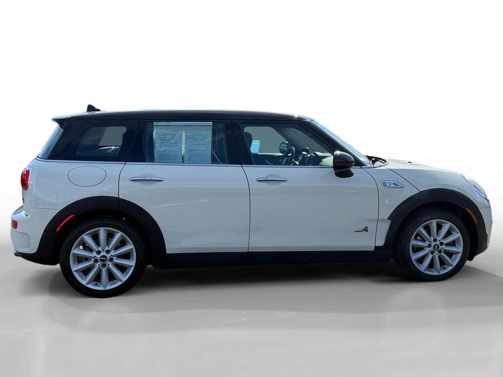 Used 2017 Pepper White MINI Clubman image 6