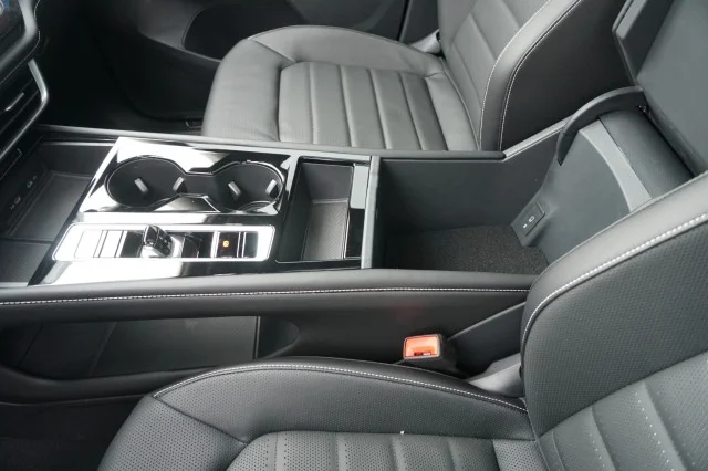 2024 Volkswagen Atlas SEL - Photo 31