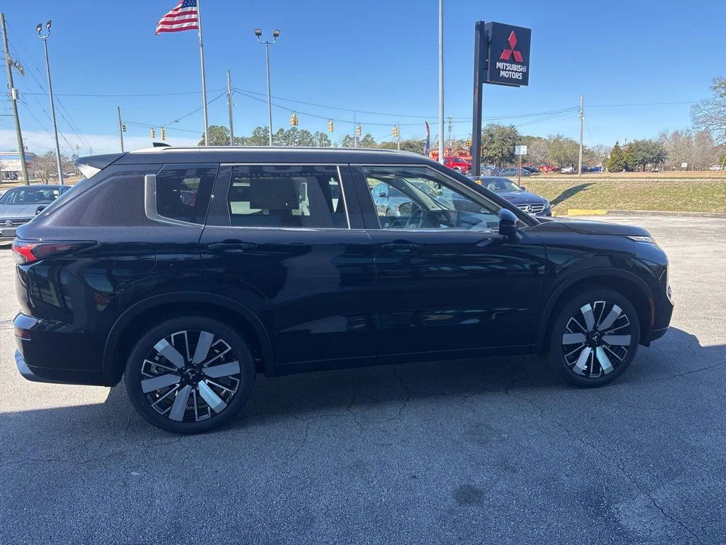 New 2026 Black Mitsubishi SEL 1.5T 2WD image 5