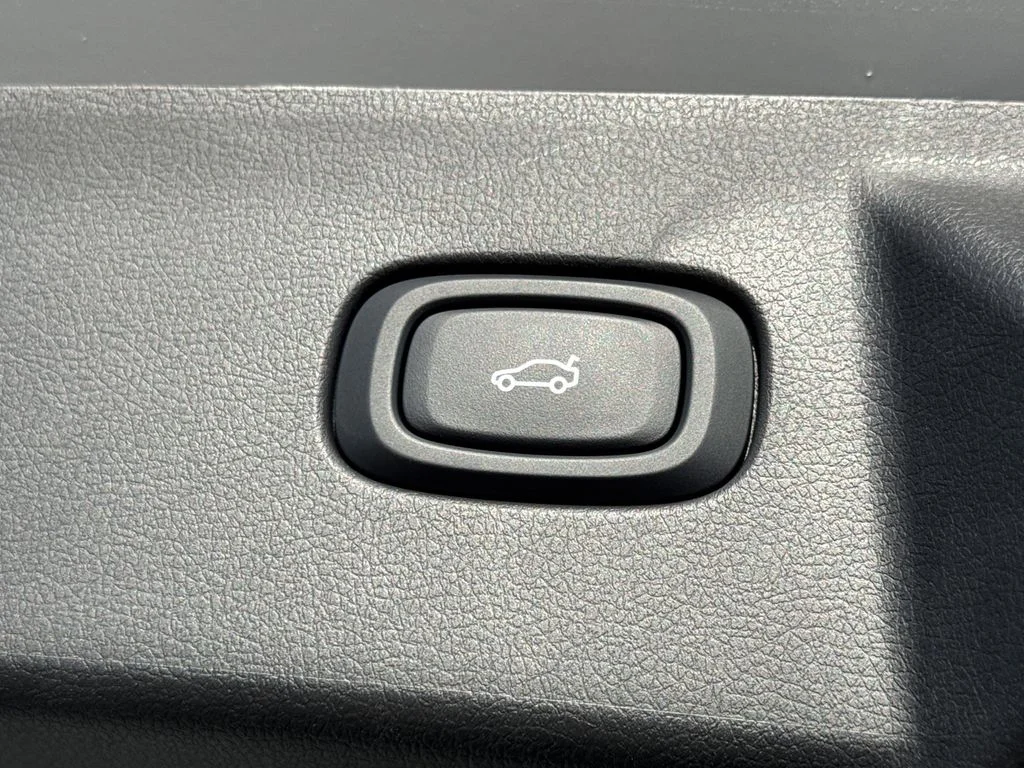 2025 VinFast VF 8 Plus - Photo 11
