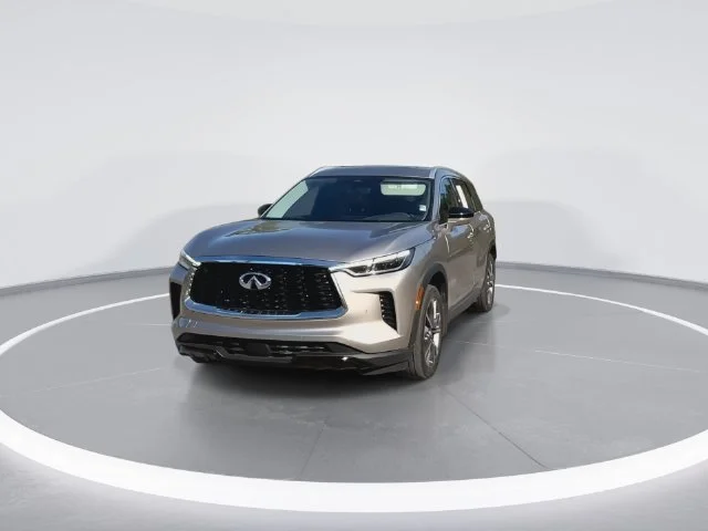 Used 2023 Silver INFINITI LUXE image 4