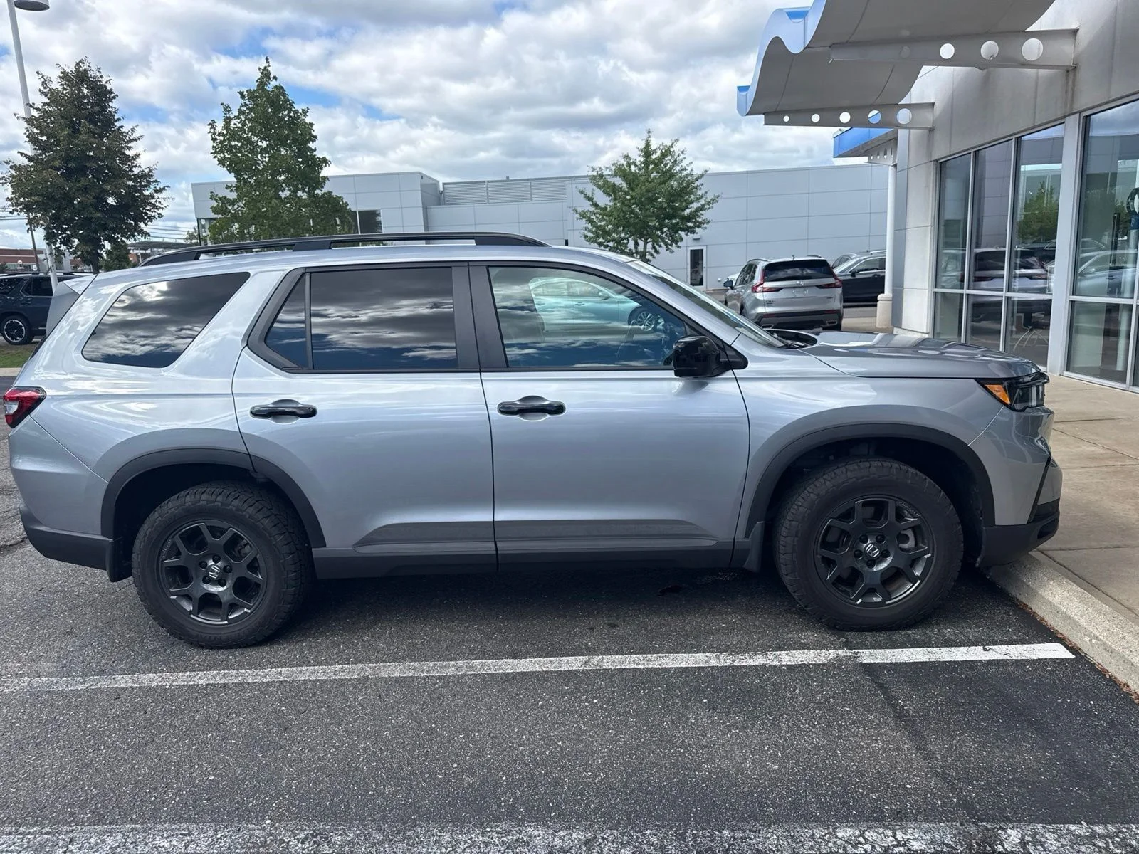 Used 2025 Lunar Silver Metallic Honda TrailSport image 7