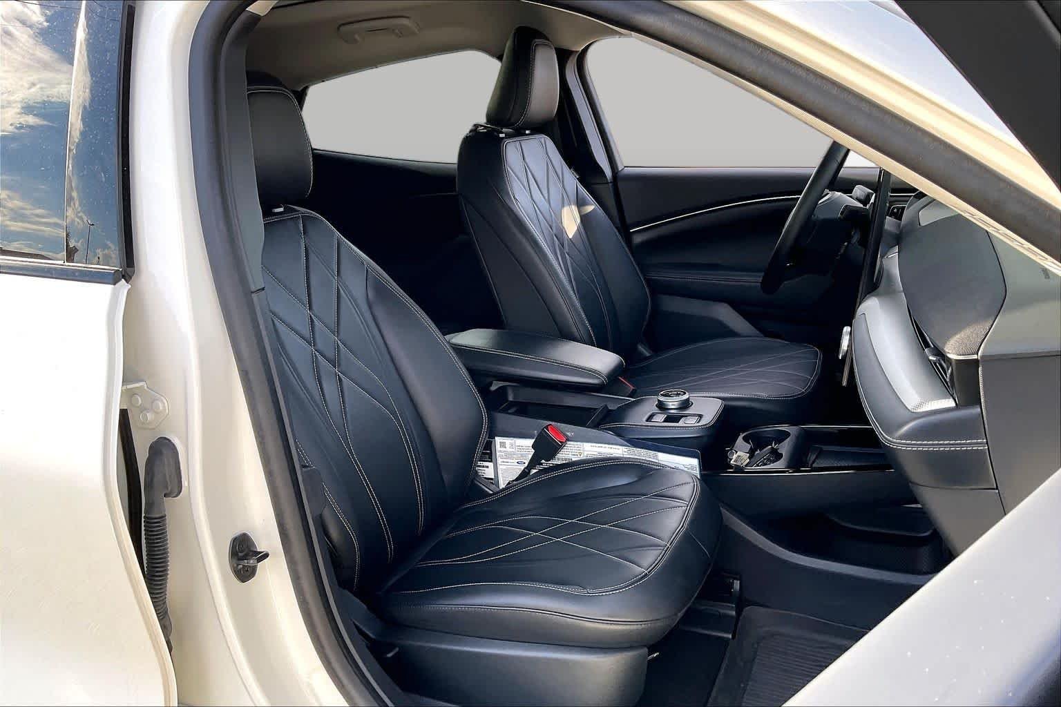 Used 2023 Star White Metallic Tri-Coat Ford California Route 1 image 8