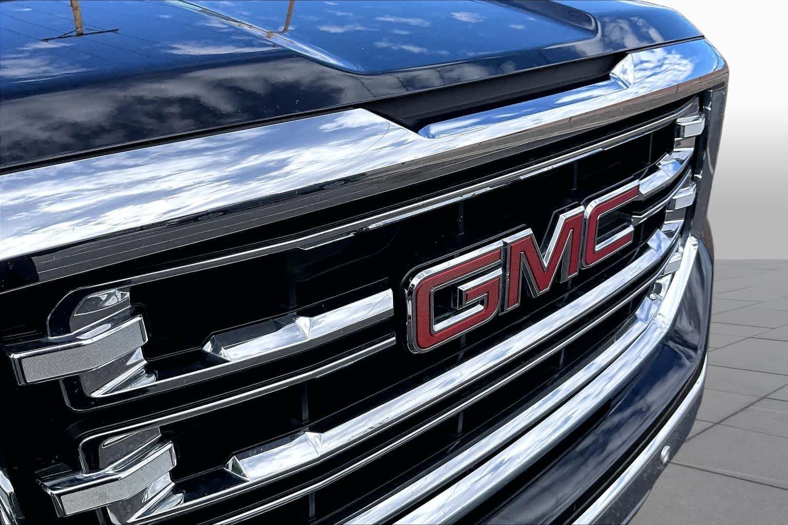 Used 2018 Onyx Black GMC SLT image 27