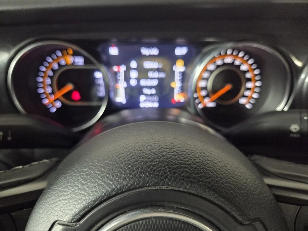 Used 2022 Granite Crystal Metallic Clearcoat Jeep Altitude image 14