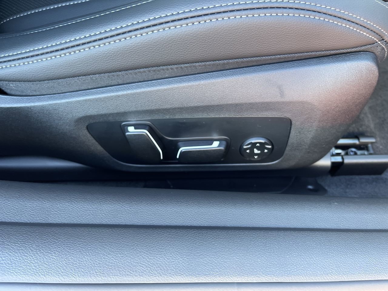 Used 2026 Vegas Red Metallic BMW 430i image 38