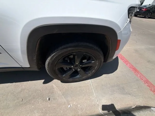 Used 2023 White Jeep Altitude image 4