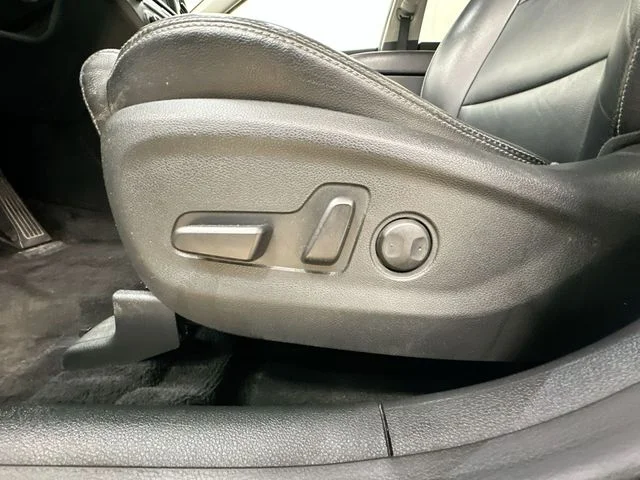 Used 2017 White Kia EX image 15