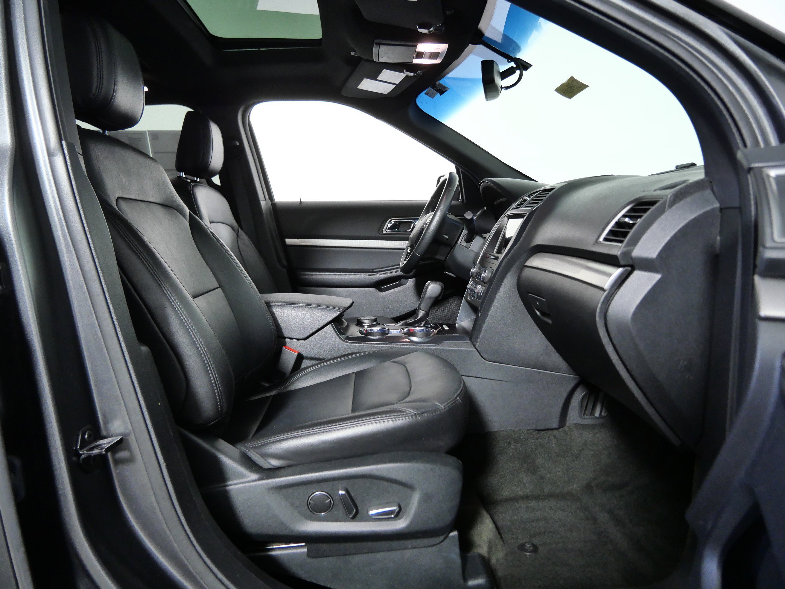 Certified Used 2018 Magnetic Ford XLT image 10
