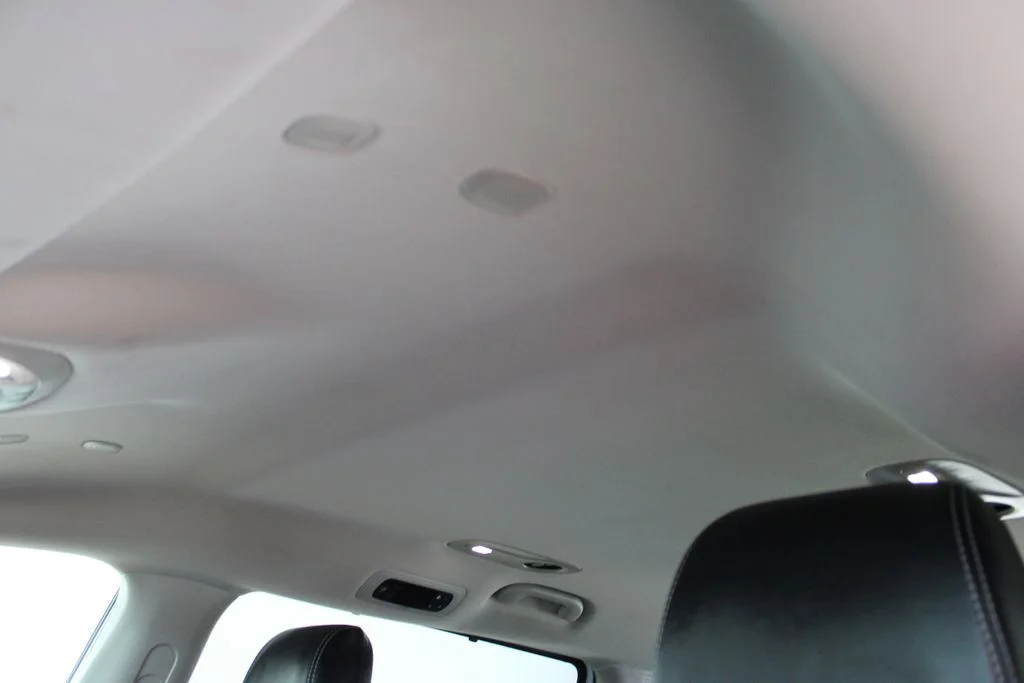 Used 2023 Bright White Clearcoat Chrysler Touring L image 27
