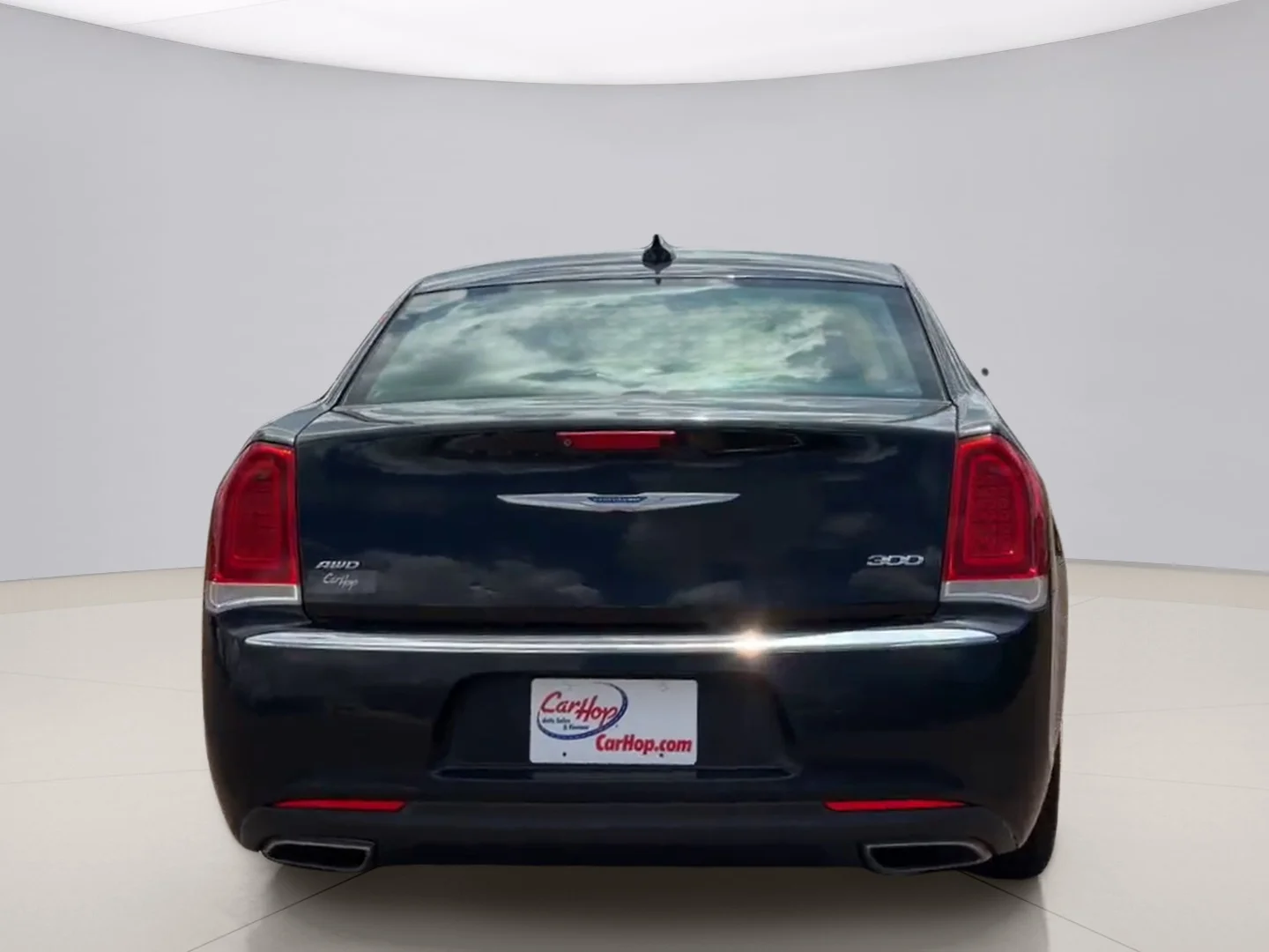 Used 2018 Black Chrysler TOURING image 4