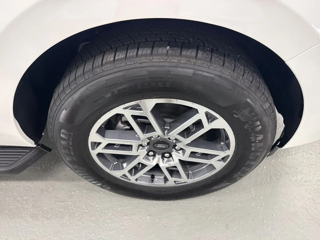 New 2026 Star White Metallic Tri-Coat Ford Active image 5