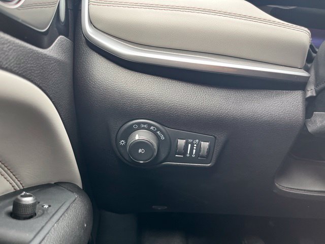Used 2025 White Jeep Limited image 26