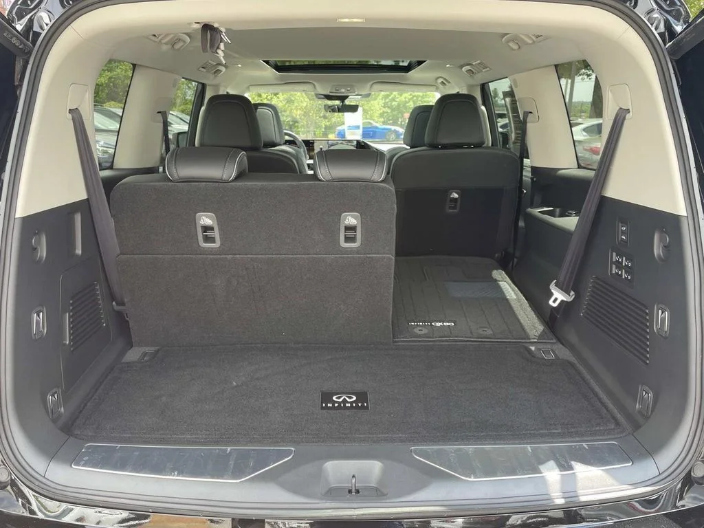 Used 2025 Black INFINITI LUXE image 8