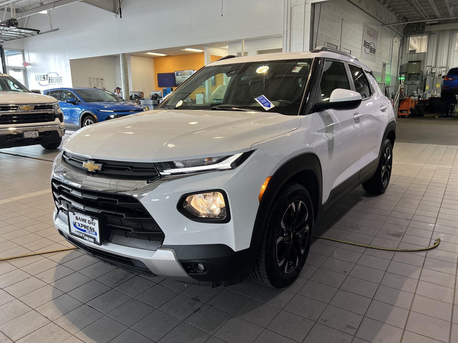 Used 2022 Summit White Chevrolet LT image 25