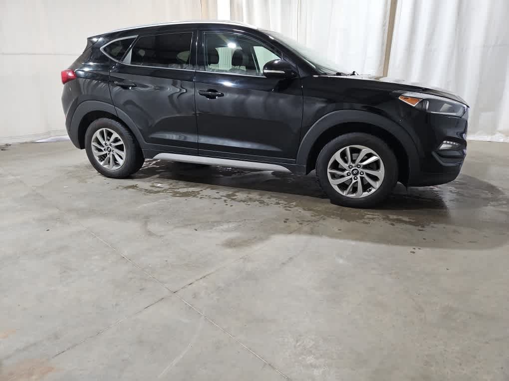 Used 2017 Black Noir Pearl Hyundai SE Plus image 4