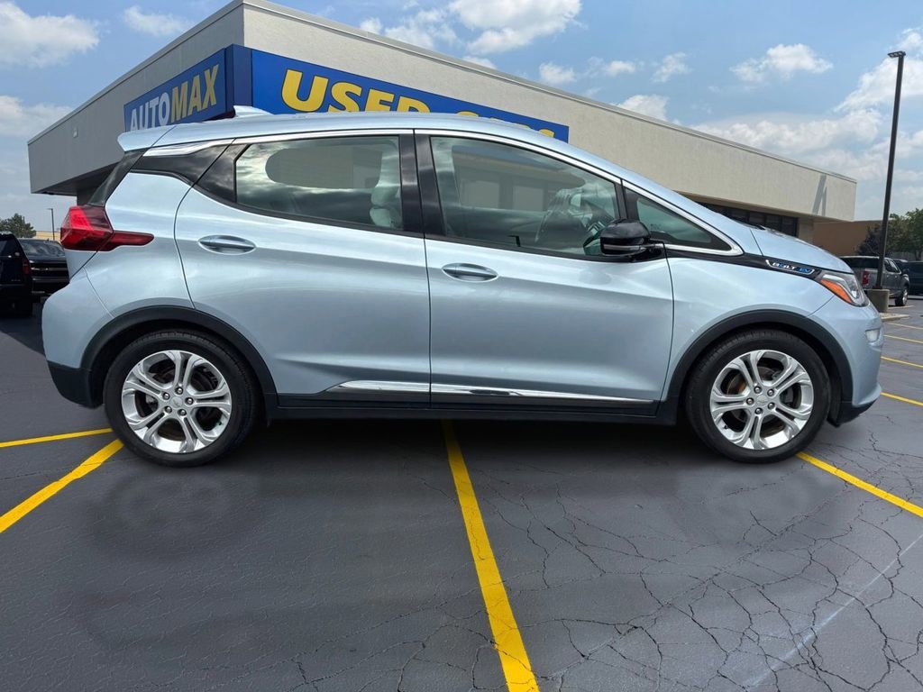 Used 2017 Includes (TUS) Black grille. Chevrolet LT image 2