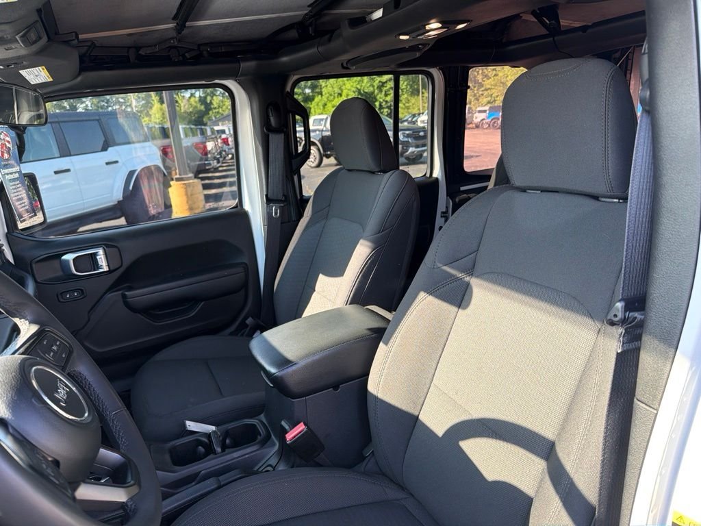 Used 2023 White Jeep Sport image 18
