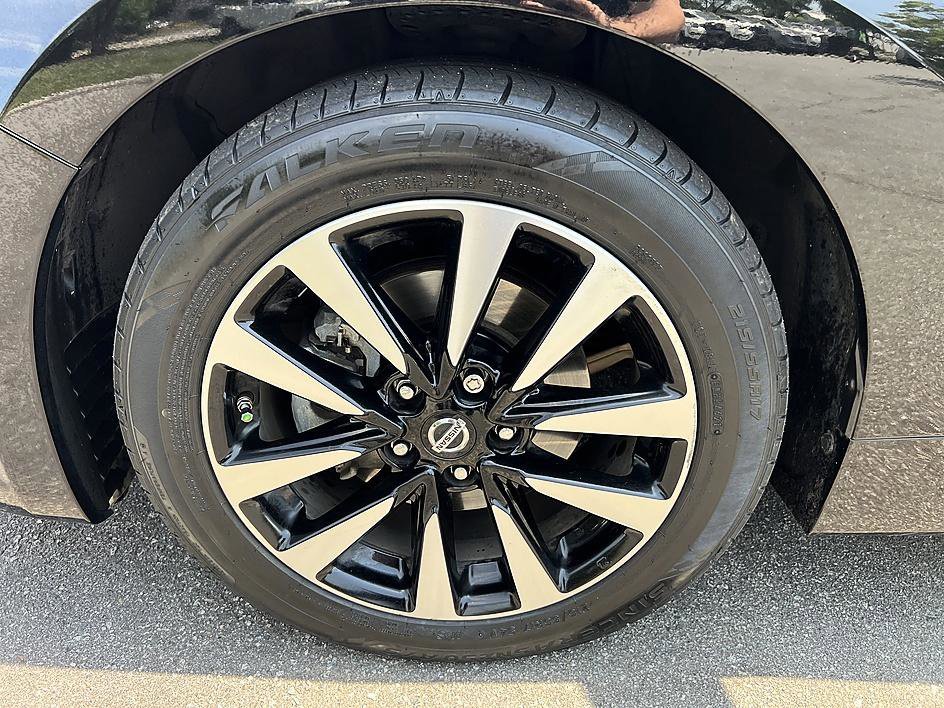Used 2018 Super Black Nissan 2.5 SL image 9