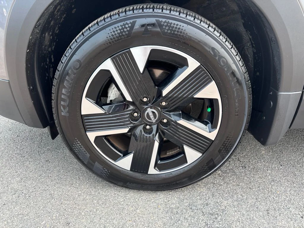 Used 2025 Gray Nissan SV image 11