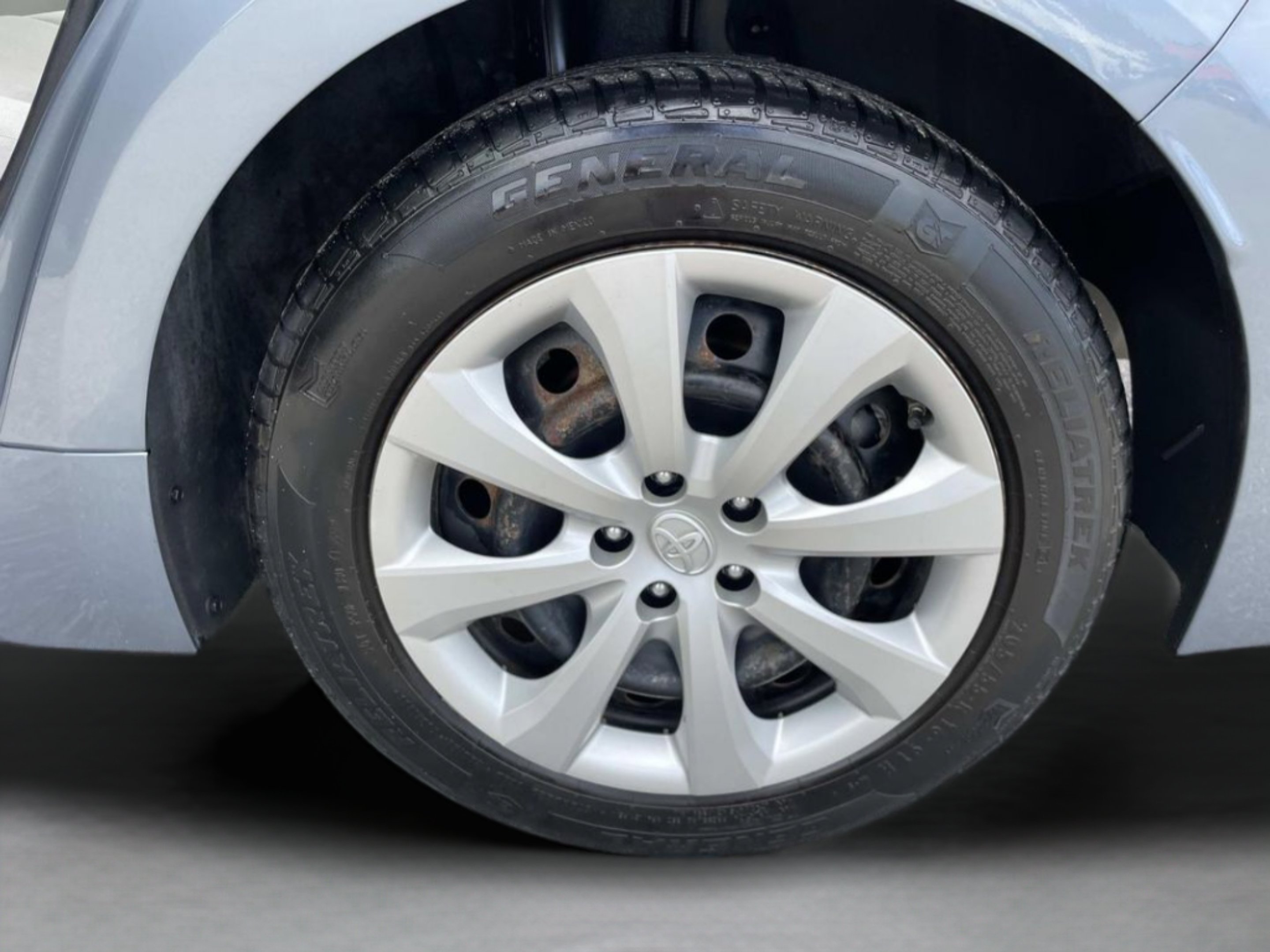 Used 2021  Toyota LE image 12