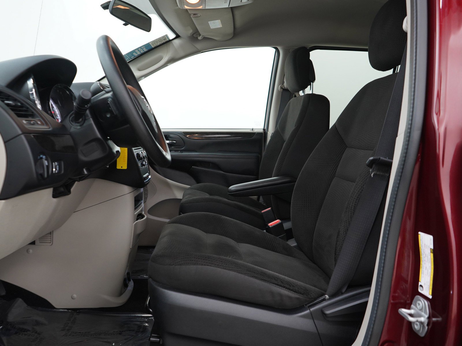 Used 2018 Octane Red Pearlcoat Dodge SE Wagon image 24