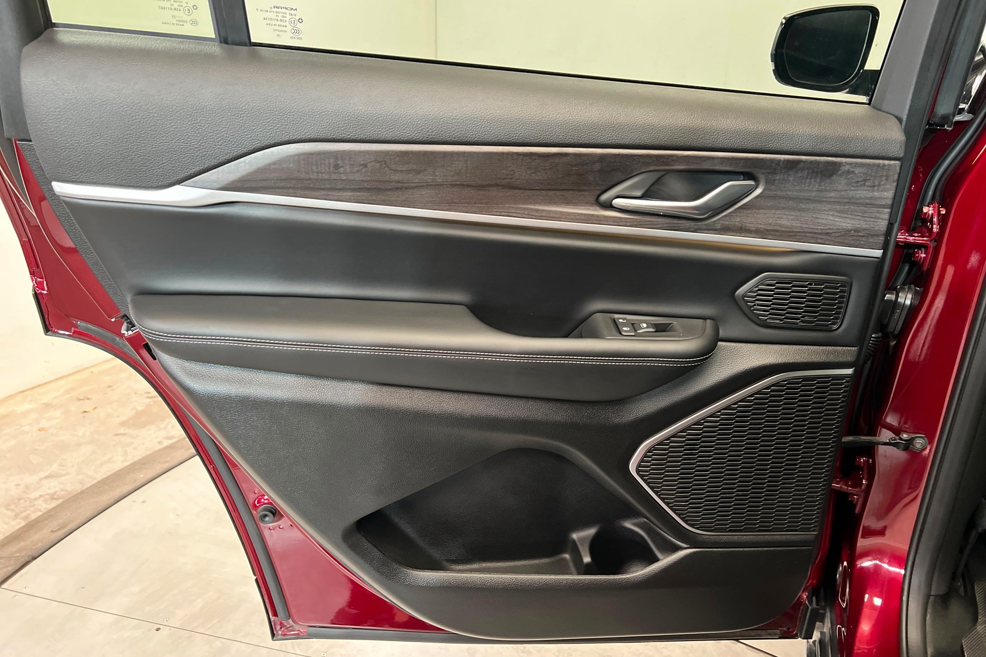 Used 2025 Velvet Red Pearlcoat Jeep Limited image 19