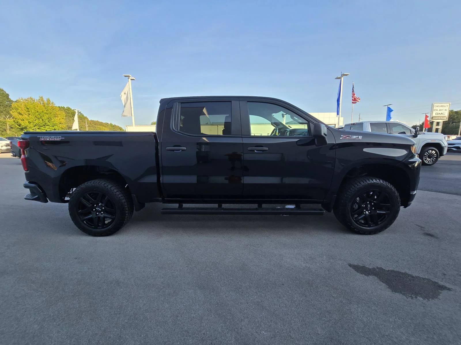Used 2021 BLACK Chevrolet Custom Trail Boss image 8