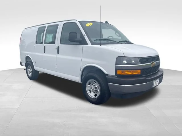 Used 2025 Summit White Chevrolet WT image 8
