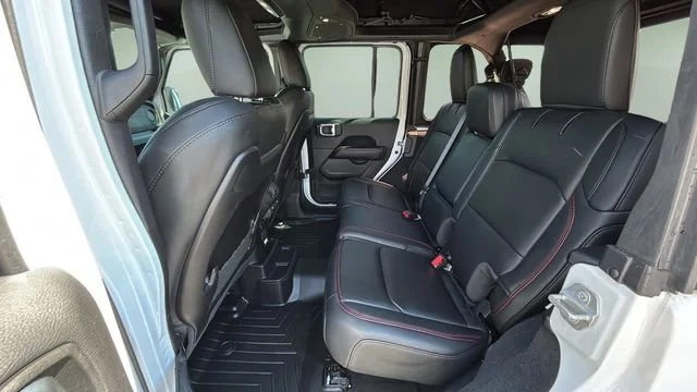 Used 2024 White Jeep 4-Door Rubicon 4x4 image 21