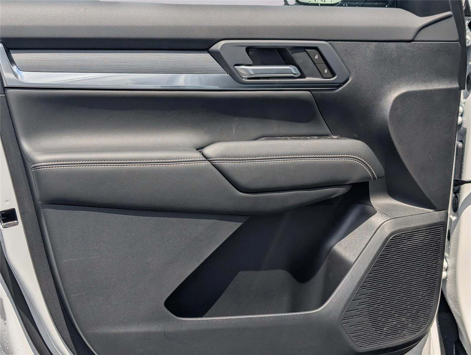 New 2026 Summit White GMC Elevation image 32