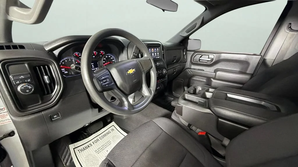 Used 2022 Silver Ice Metallic Chevrolet Custom image 18