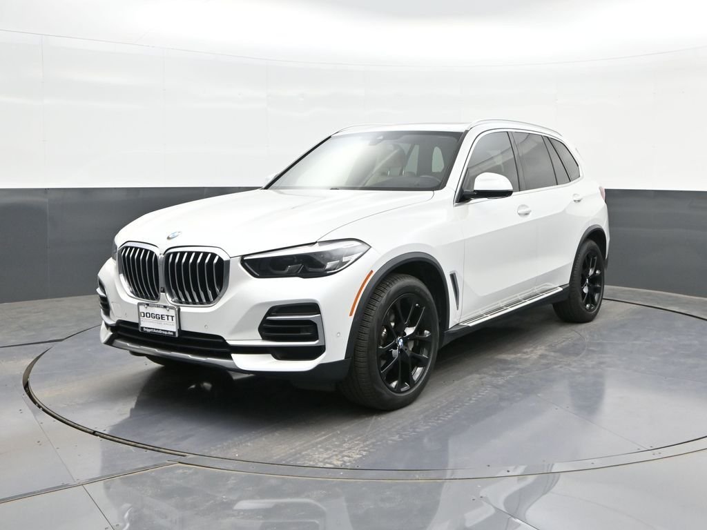 Used 2022 White BMW xDrive40i image 1