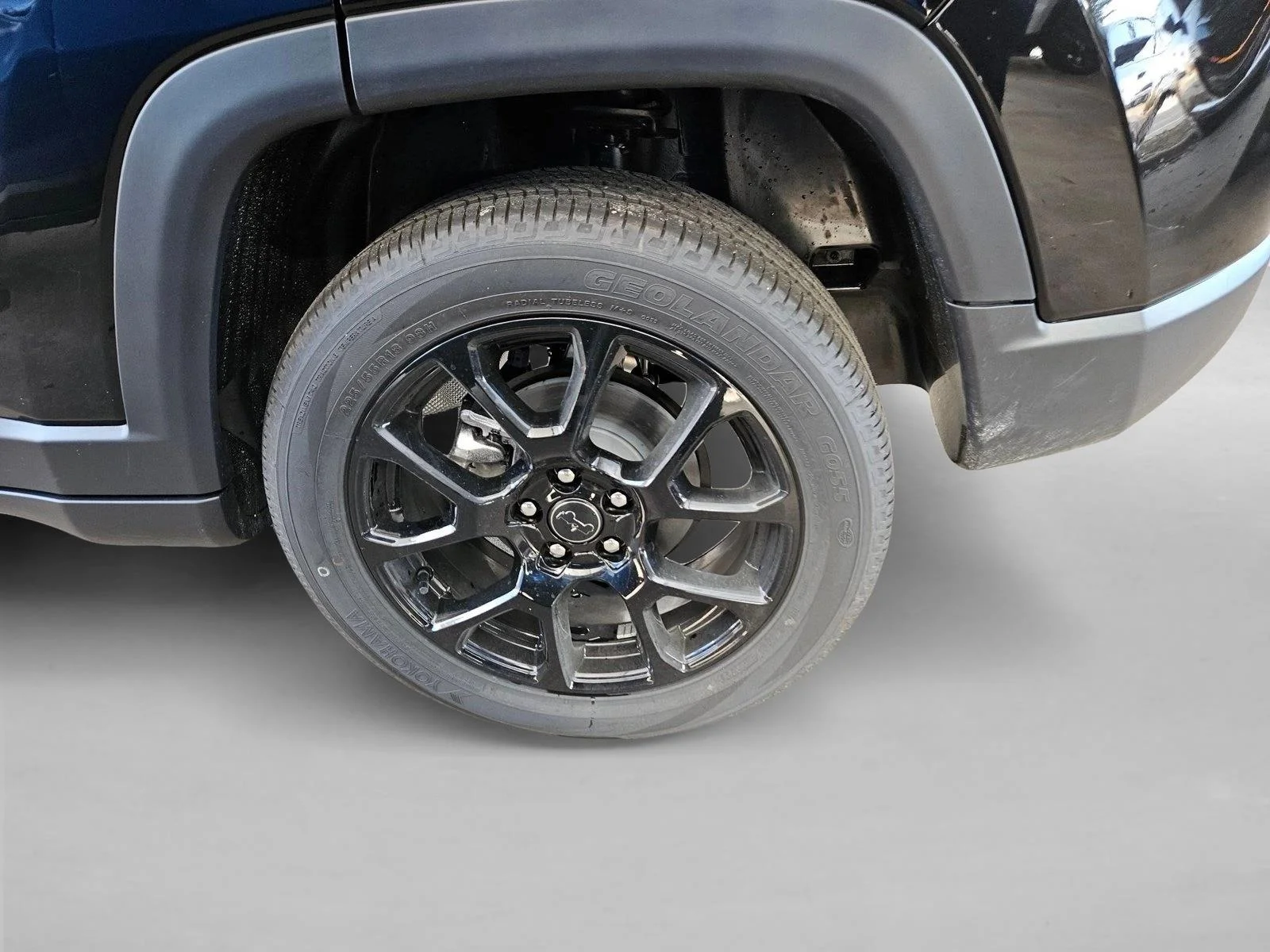 New 2026 Diamond Black Crystal Pearlcoat Jeep Latitude Altitude image 10