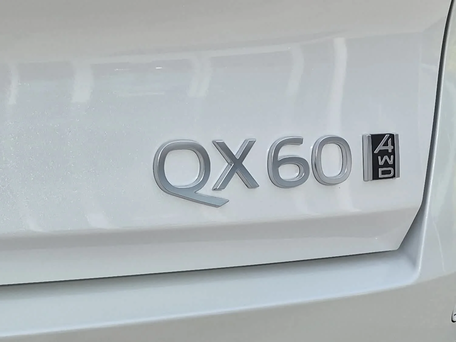 New 2027 MINERAL BLACK INFINITI Luxe AWD image 18