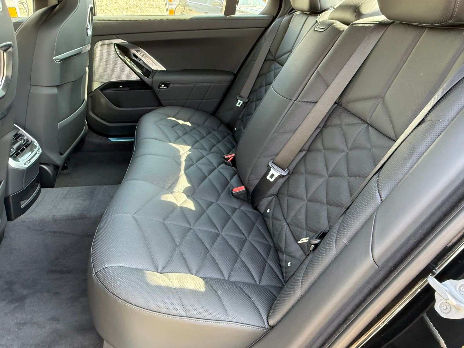 New 2026 Black Sapphire Metallic BMW 740i image 29