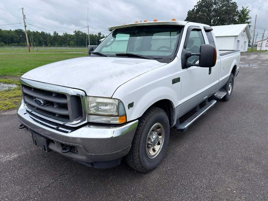 Used 2004 White Ford  image 13