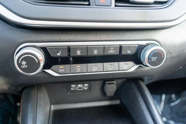 Used 2021 Blue Nissan 2.5 SR AWD image 26