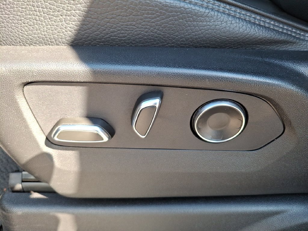 2024 GMC Yukon Denali - Photo 14