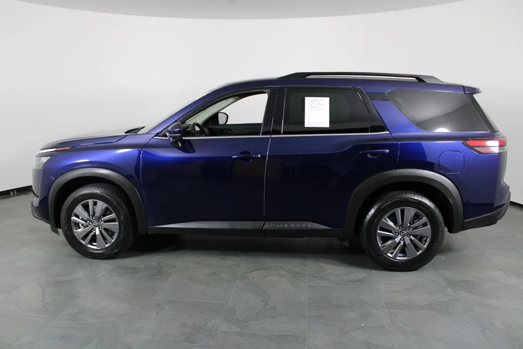2025 Nissan Pathfinder SV - Photo 14