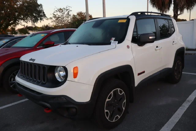 Used 2016 Alpine White Jeep Trailhawk image 4