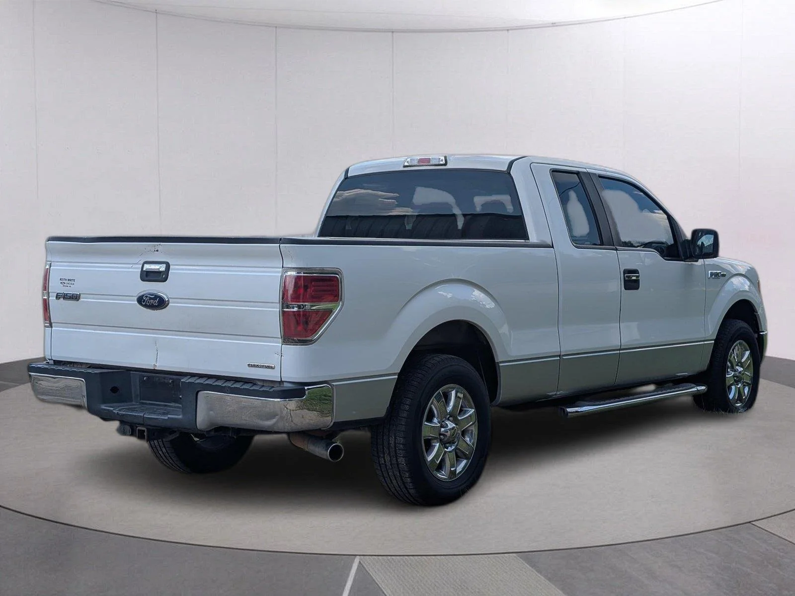 Used 2013 Oxford White/Ingot Silver Metallic Ford XLT image 7