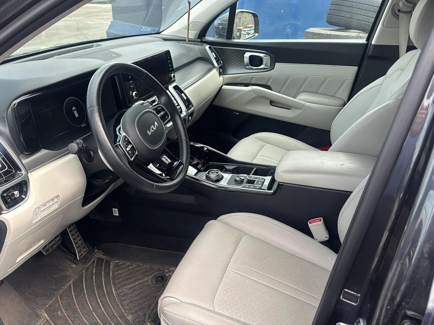 Used 2023 Platinum Graphite Kia SX Prestige image 7