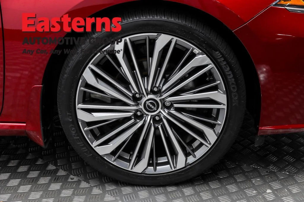Used 2023 Red Nissan 2.5 SL image 30