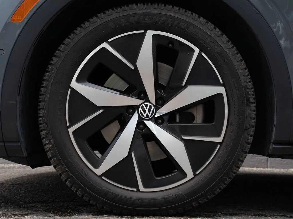 Used 2023  Volkswagen  image 12