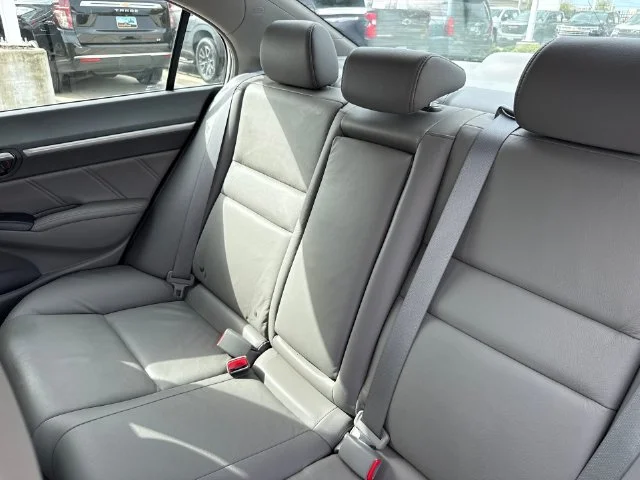 Used 2009 Alabaster Silver Metallic Honda EX-L image 27