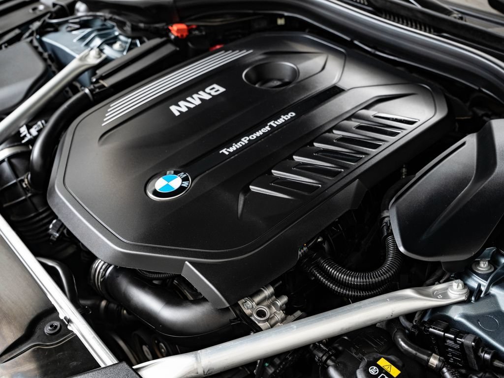 Used 2019 Bluestone Metallic BMW 540i xDrive image 46